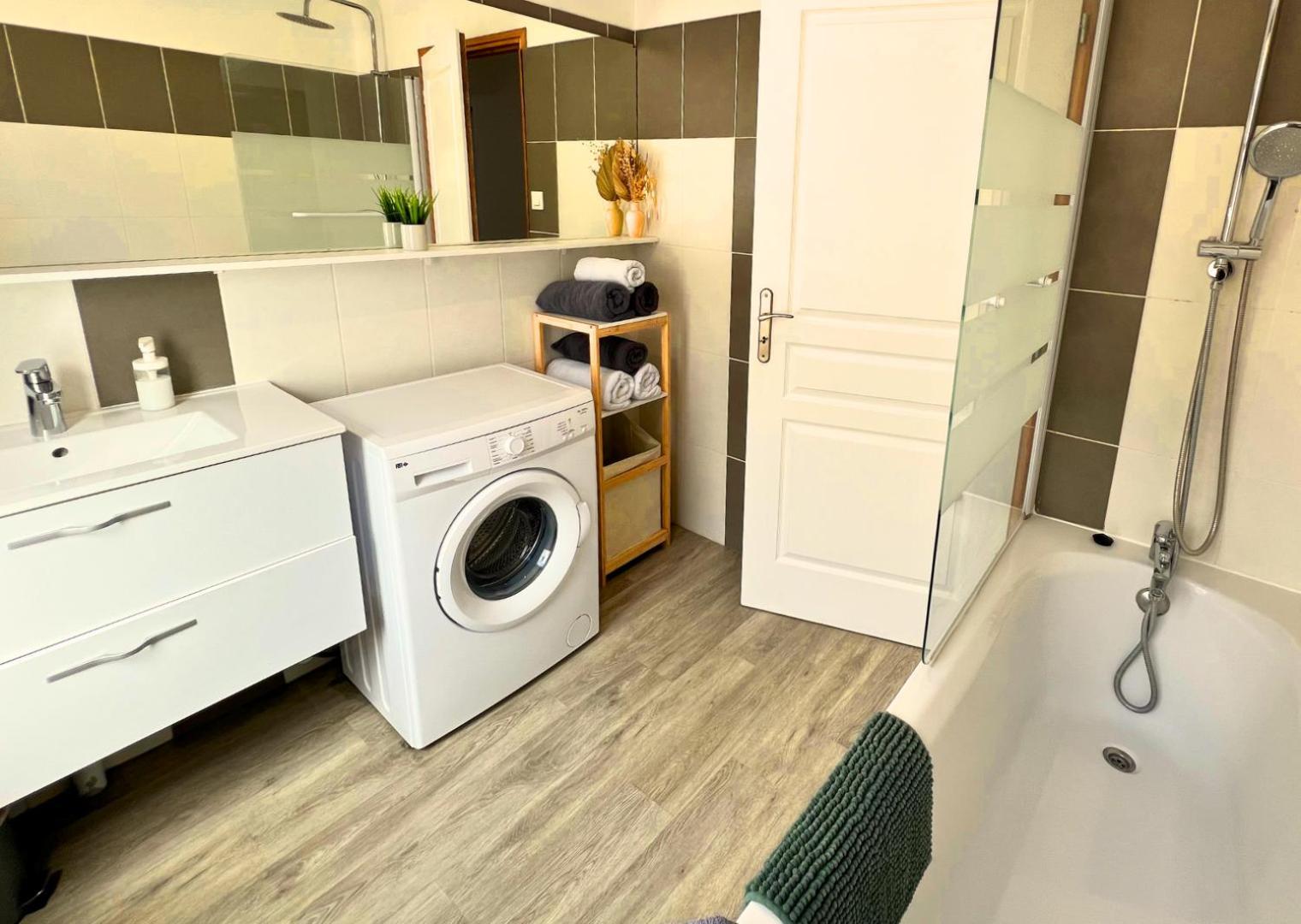 Le Spacieux A Saint-Omer - 2 Chambres, Centre Et Gare A Pied, Parking Gratuit Exterior foto